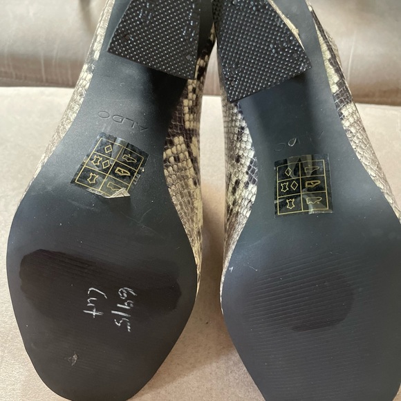 Aldo faux snake skin open toe slides, size 9, 3” block heel, never worn!!! - Picture 4 of 5